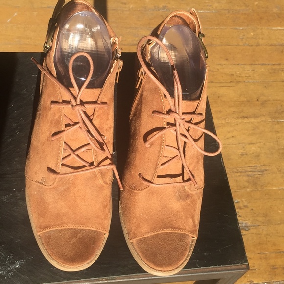 American Heritage Faux Suede Brown Open Toes Thick heel Sandals - Picture 4 of 7